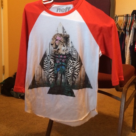 Patterned baseball tee