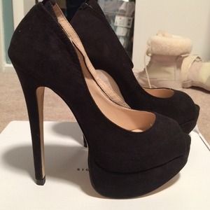 Brand new black heels