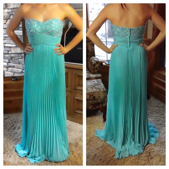 PROM DRESS - Picture 3 of 3