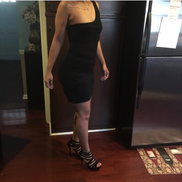 Sexy Wetseal Black one shoulder Body-con Dress - Picture 2 of 4