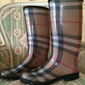 Burberry rain boots {house check}