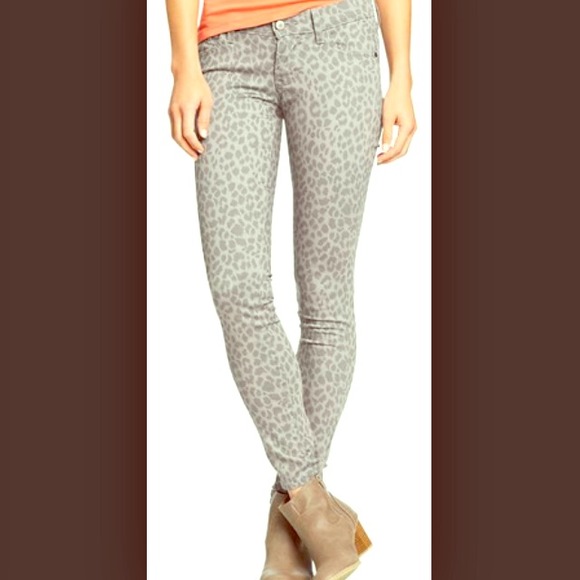 Amanda & Chelsea gray leopard jeans