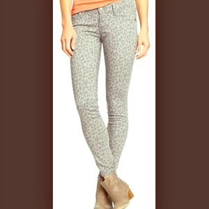 Amanda & Chelsea gray leopard jeans