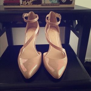 Jessica Simpson nude pump