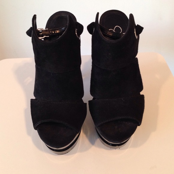 Jessica Simpson black heels - size 7.5