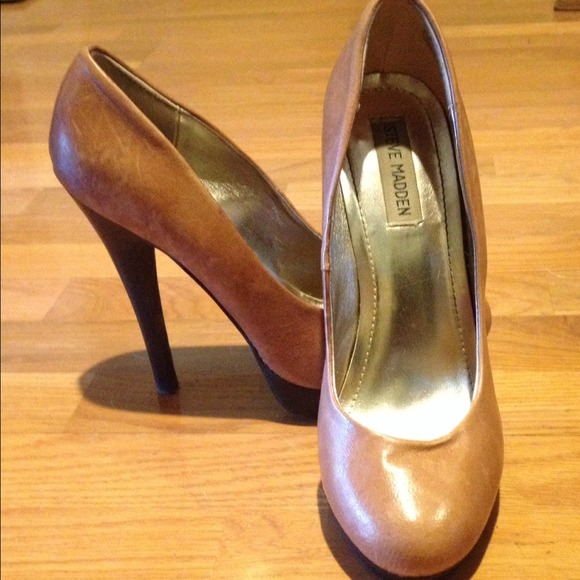 Steve Madden distressed-look tan heels