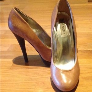 Steve Madden distressed-look tan heels