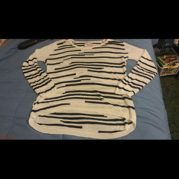 White & black long sleeve sweater