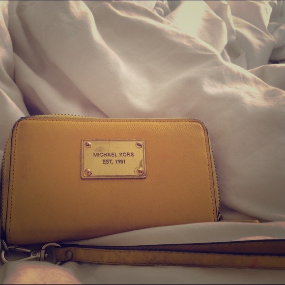 Michael Kors wallet wristlet