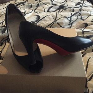 Authentic Christian Louboutin EUC size 40
