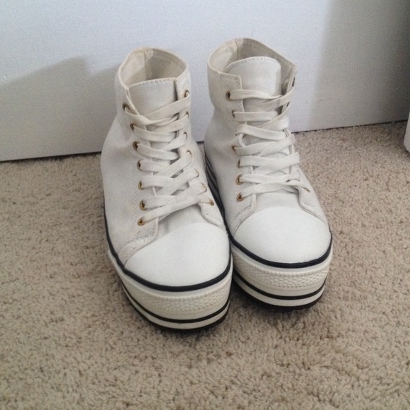 Pump, converse look alike