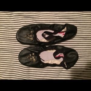 Genuine ballet flats with studs on the top