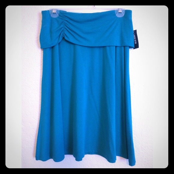 Old Navy turquoise green colored skirt