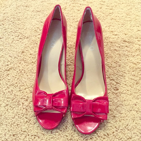 Red bow high heels