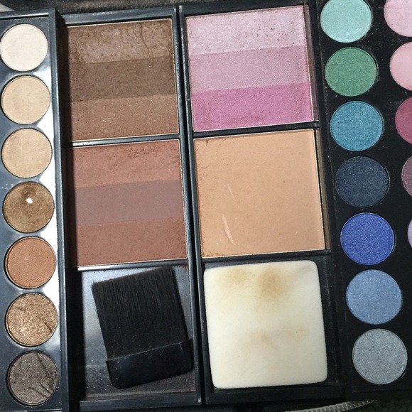 Makeup Kit - Picture 3 of 4