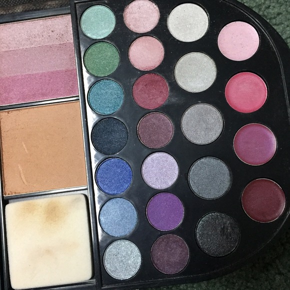 Makeup Kit - Picture 4 of 4