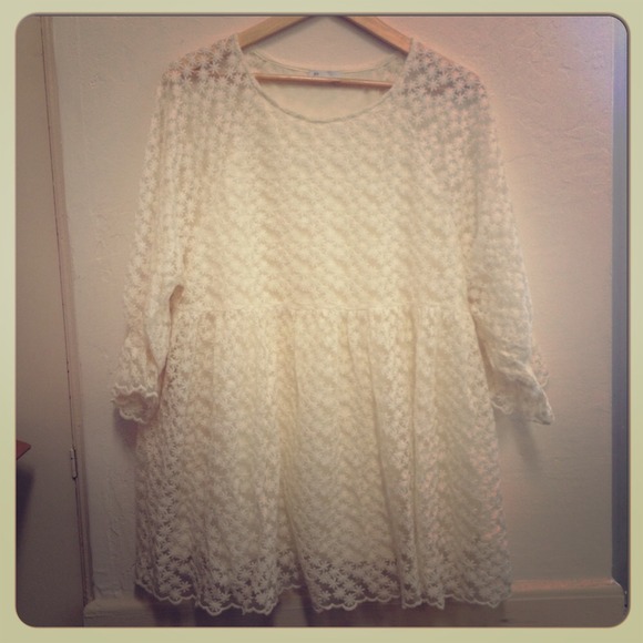 Cream lace raglan dress