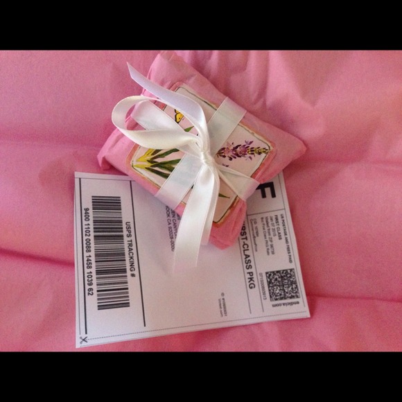 I'm showing off my gift wrap. Xx - Picture 3 of 3