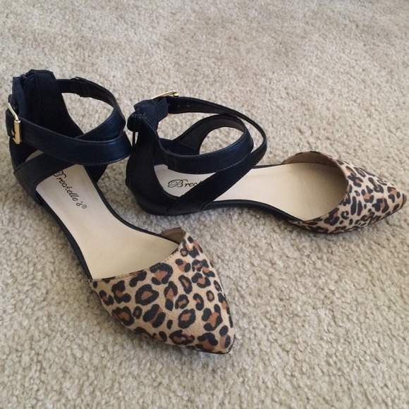 Leopard strapped flats