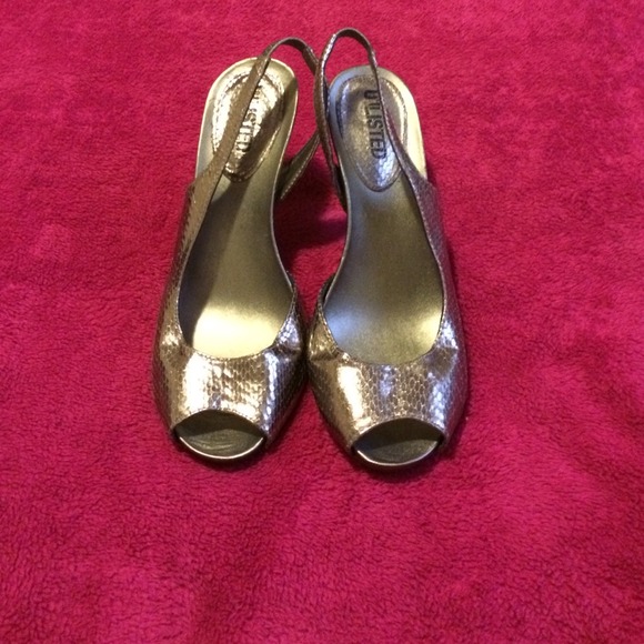 Snake skin sliver heel