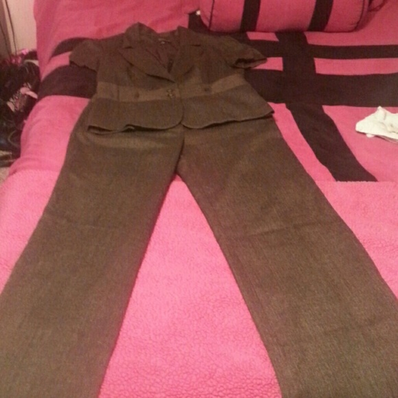 Women's/Juniors Pant Suit - Picture 2 of 2