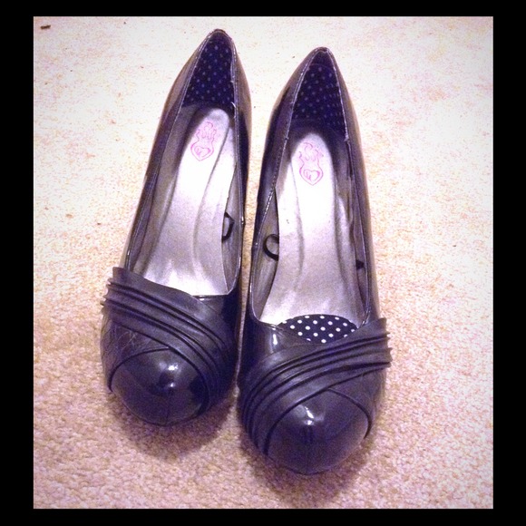 Black platform pumps!