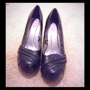 Black platform pumps!