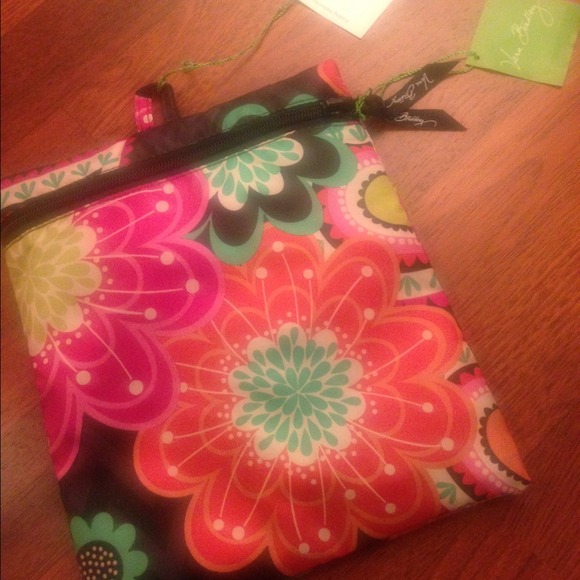 NWT Vera Bradley Tote in a Pouch