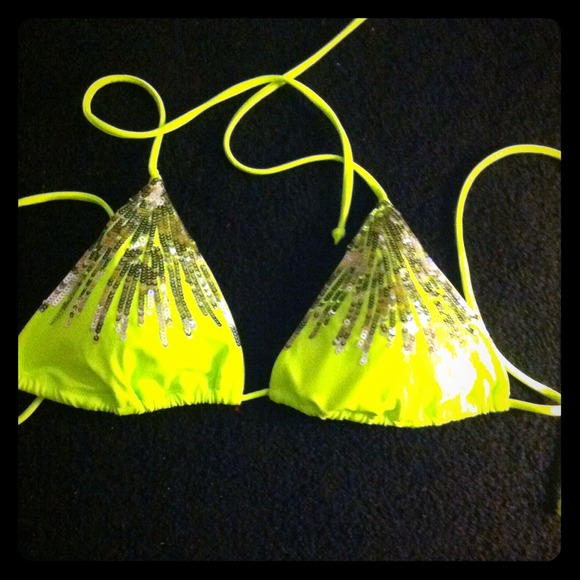 Victorias Secret bikini top, size L