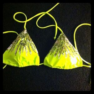 Victorias Secret bikini top, size L