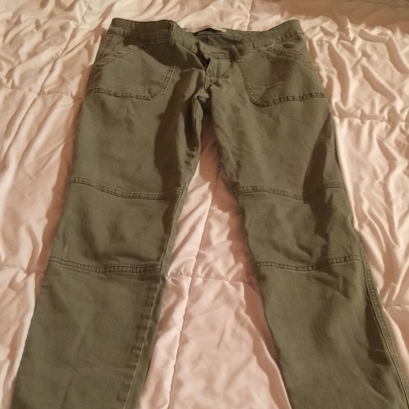 Hollister green pants