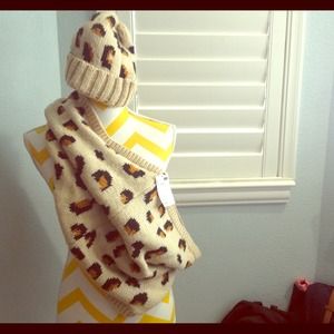 Cheetah print scarf and beanie.