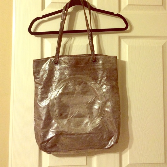 Distorted silver tote!