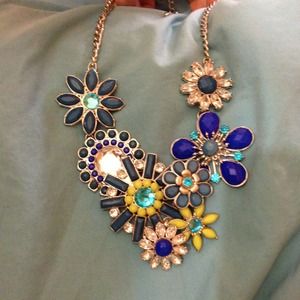 Statement necklace