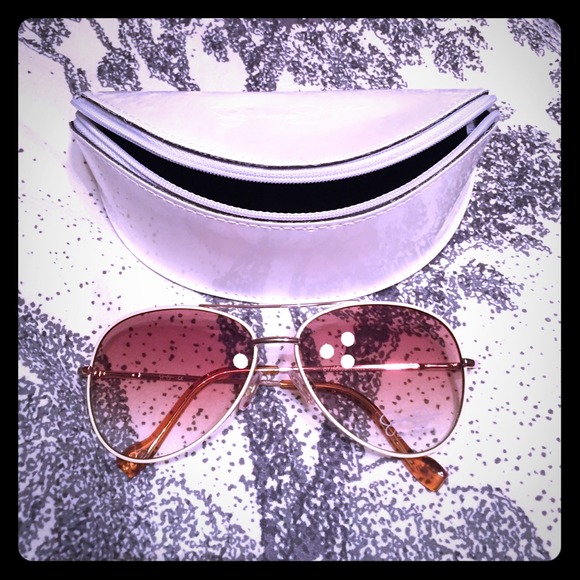 Jessica Simpson white aviators