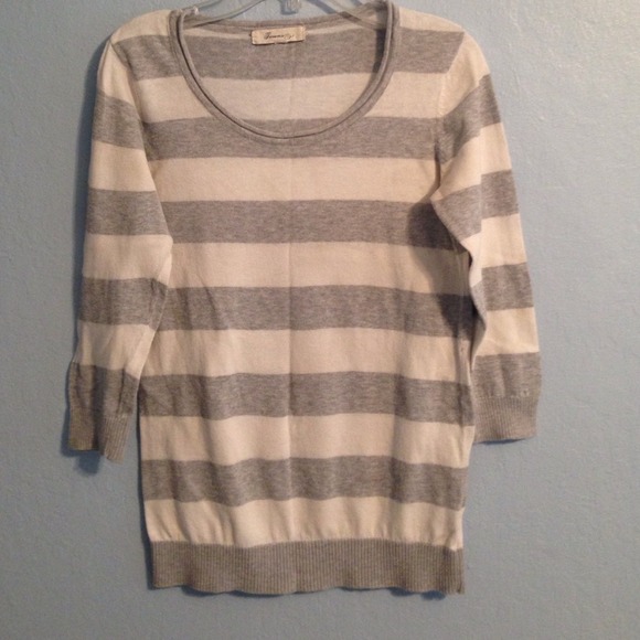 FOREVER 21 LIGHT SWEATER