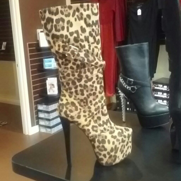 Sexy Mid Calf Leopard Boot