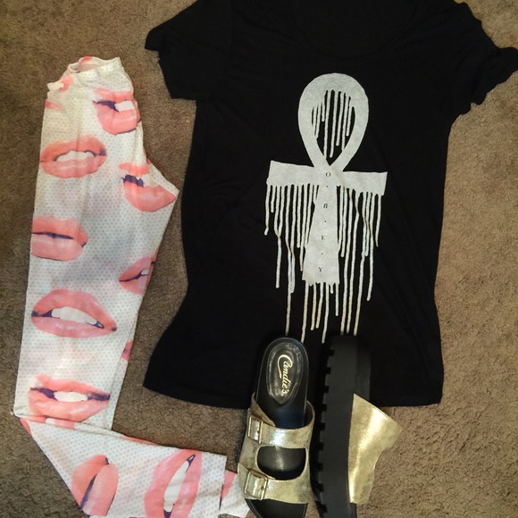 White sheer lip print leggings