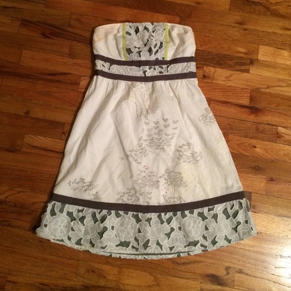 White Floral Sleeveless Dress - Picture 2 of 4