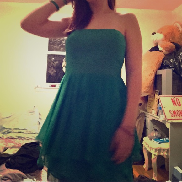 Green strapless dress