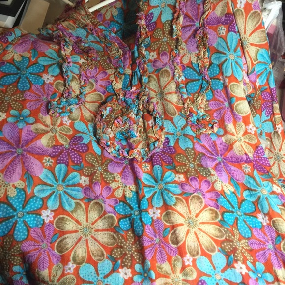 Flowery tunic, quarters sleeves - Picture 2 of 4