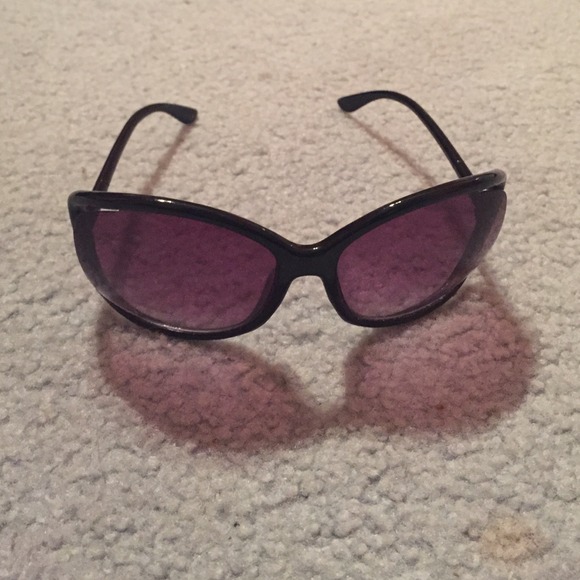 big sunglasses