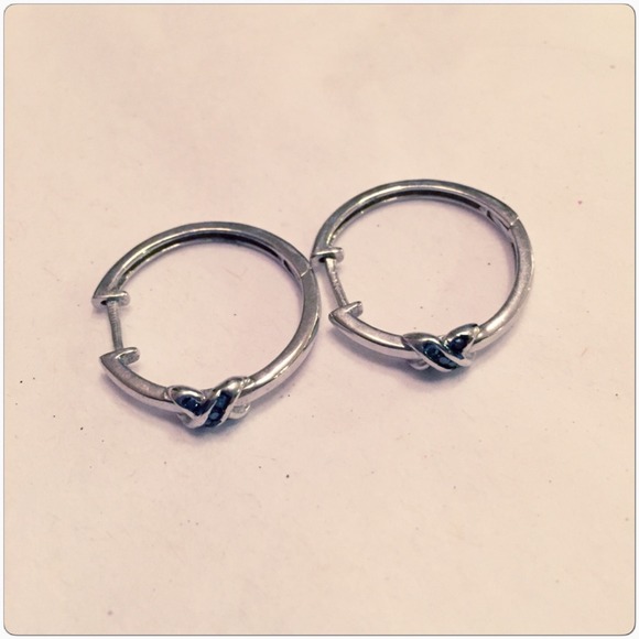 🚫SOLD🚫Hoop earrings, sapphire X