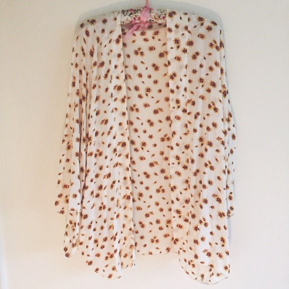 Renne C  Outerwear - Sunflower White Kimono 🌻