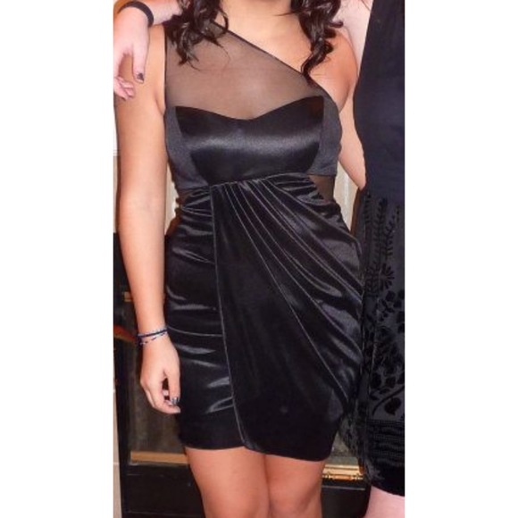 Formal dress - Picture 4 of 4