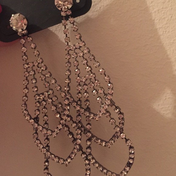 Dangle earings - Picture 2 of 3