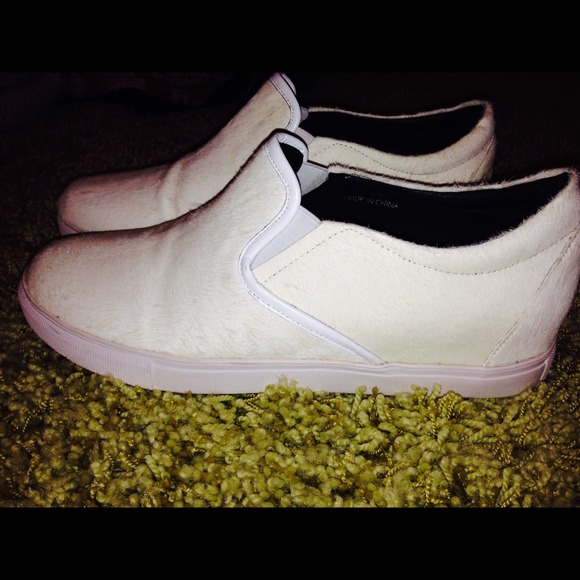 Messeca New York pony hair slip ons
