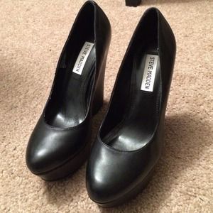 Steve Madden Black Wedges
