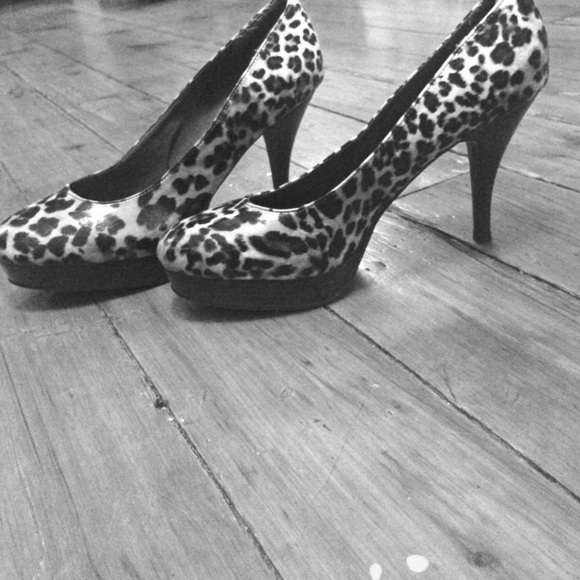 Kenneth Cole heels