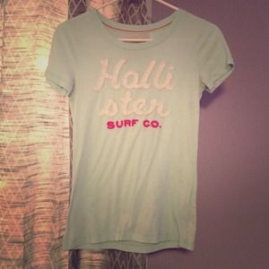 Hollister brand logo t-shirt